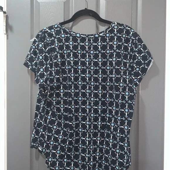 LOFT Navy and White Geometric Short Sleeve Top - Picture 3 of 4